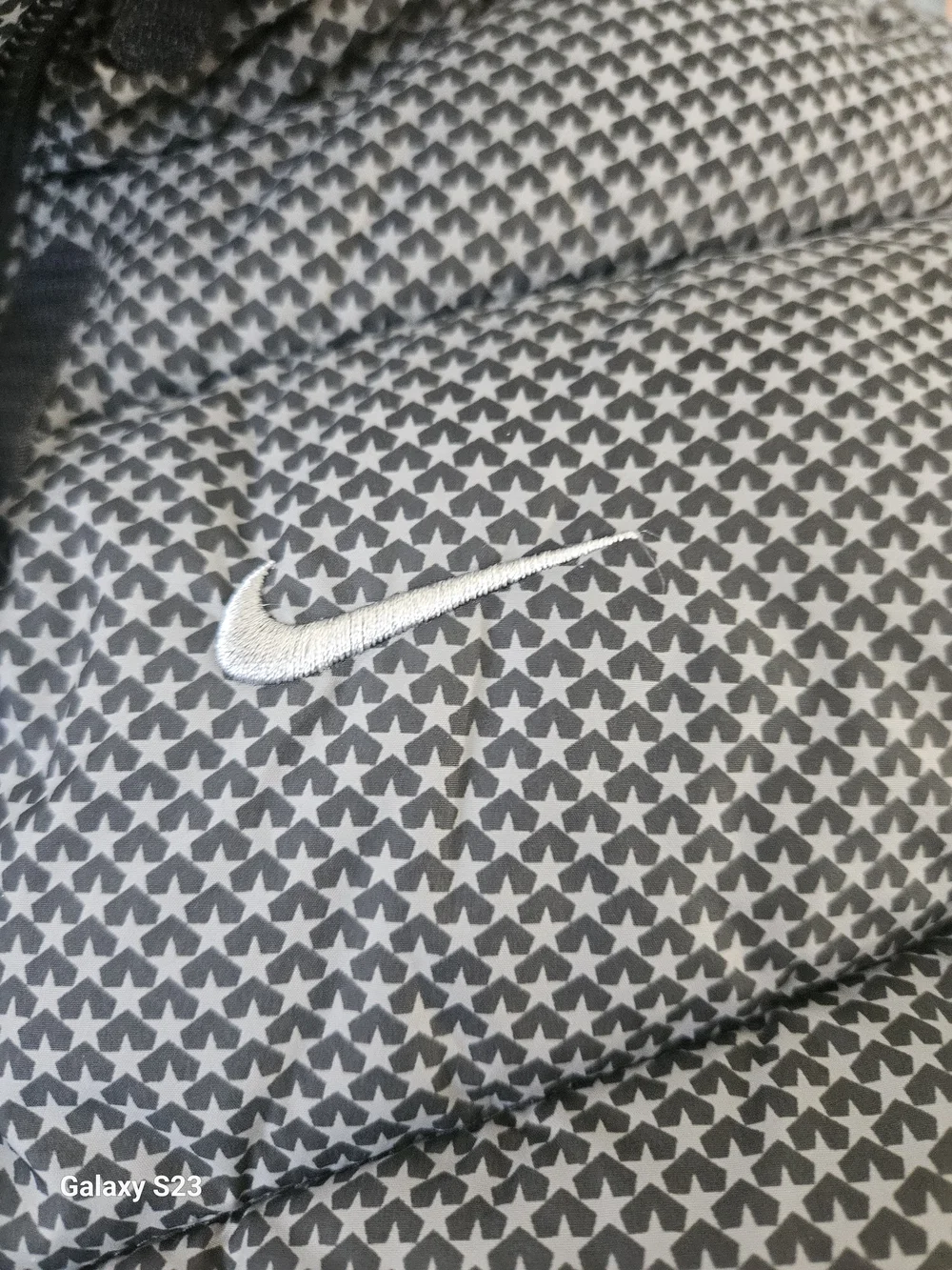 Nike‎ Quilted Puffer Vest in Gray Stars Print